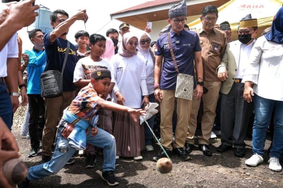 Menparekraf Sandiaga Uno beri saran pengembangan Desa Wisata Kambo di Sulawesi Selatan