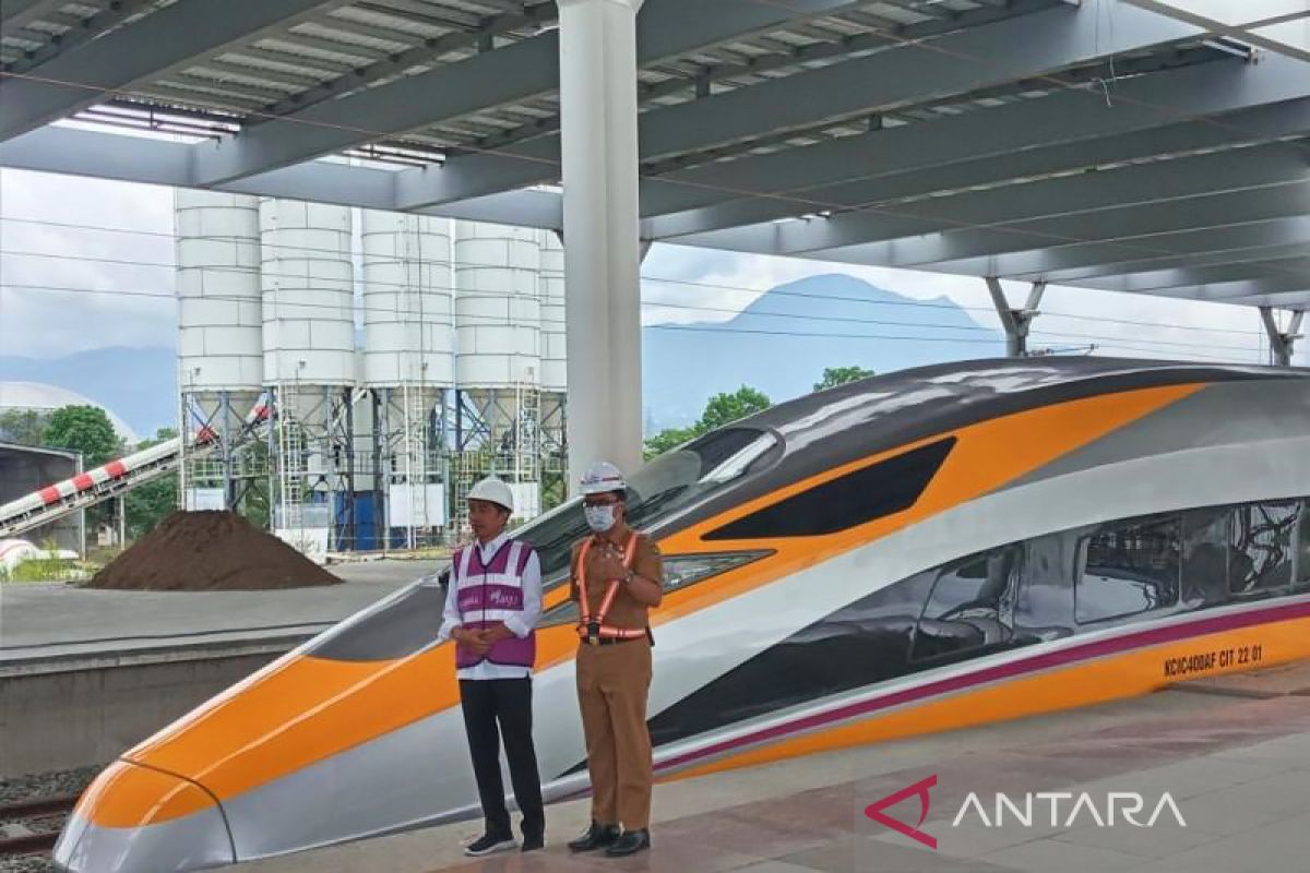 Jokowi harap proyek kereta cepat jadi bagian konektivitas antarnegara