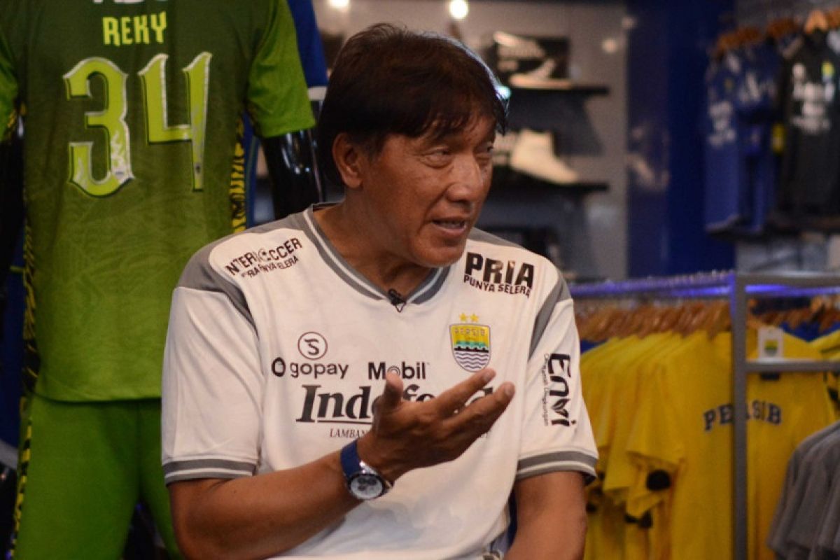 Robby Darwis semangati pemain Persib di tengah mandeknya kompetisi