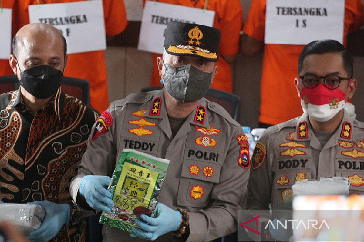 IPW: Penangkapan jenderal terkait narkoba coreng wajah Polri