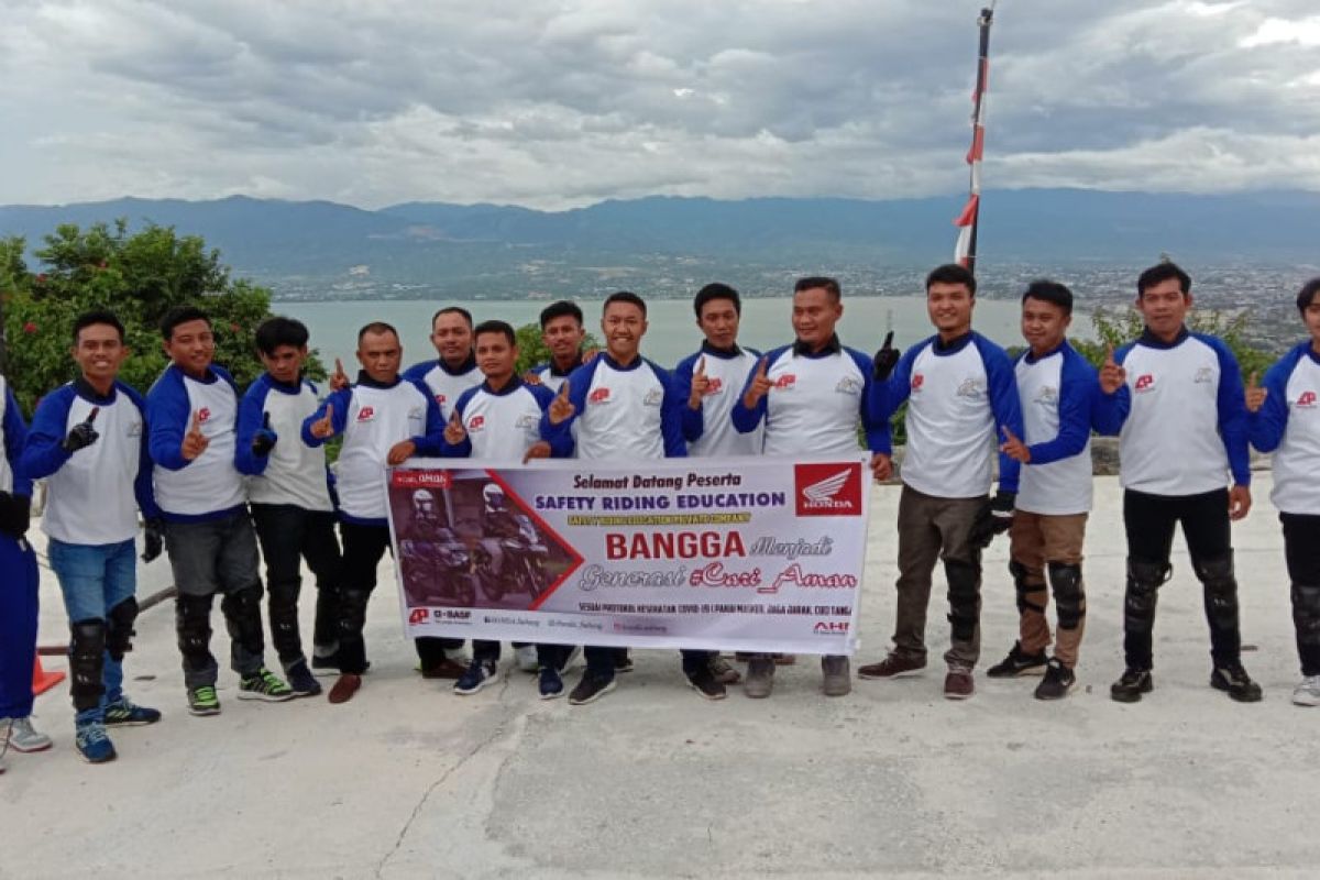 Honda Sasar Dua Perusahaan Berbagi Ilmu Safety Riding TEMA " Bangga Menjadi Generasi #Cari_aman "