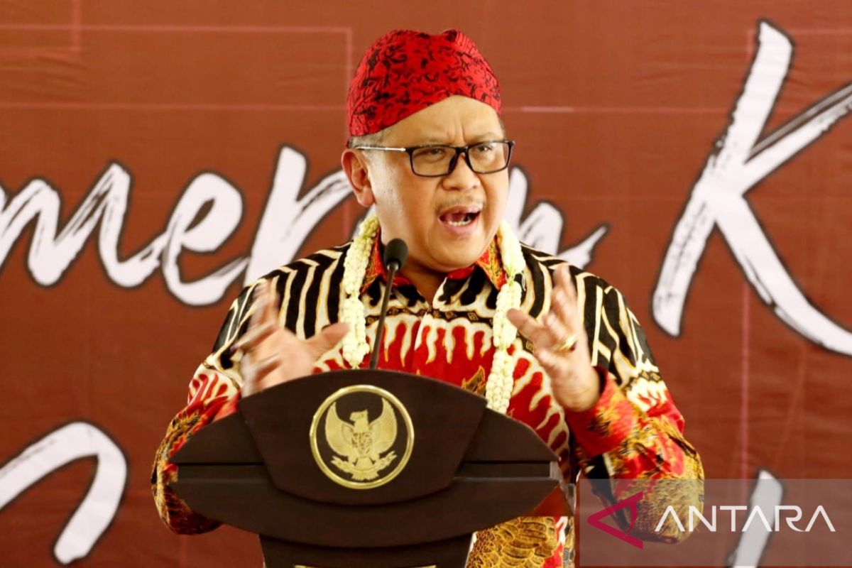 Gibran dan Hendrar Prihadi didapuk jadi dewan pelestari tosan aji