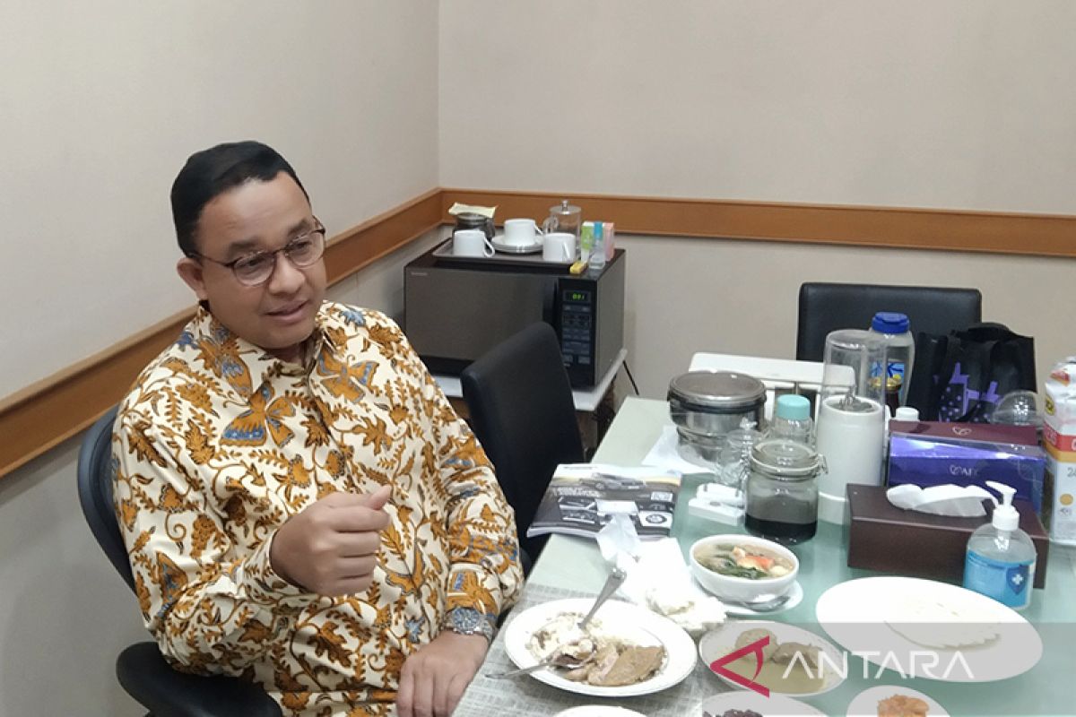 Anies kemasi barang pribadi di Balai Kota Jakarta jelang pensiun