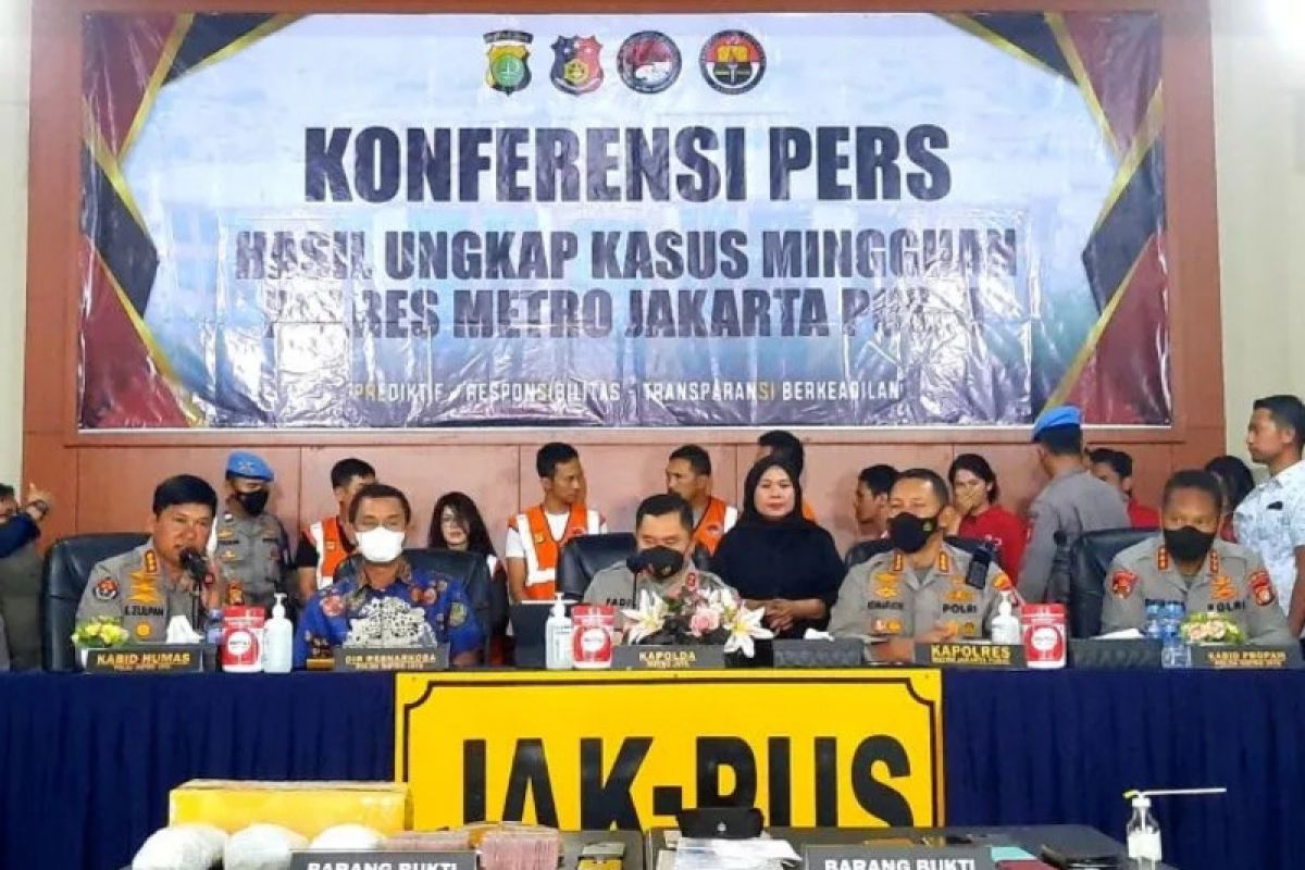 Kapolda Jatim Irjen Teddy Minahasa jadi tersangka kasus narkoba