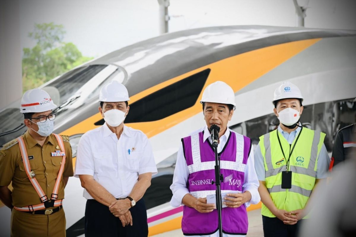 Presiden Jokowi tinjau proyek Kereta Cepat Jakarta-Bandung di Tegalluar