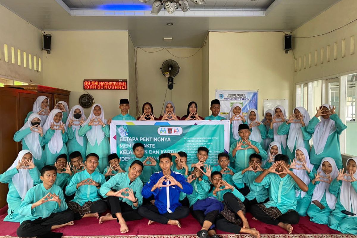 Kunjungi SMP 7, Forum Anak Padang Edukasi Hak Identitas Anak