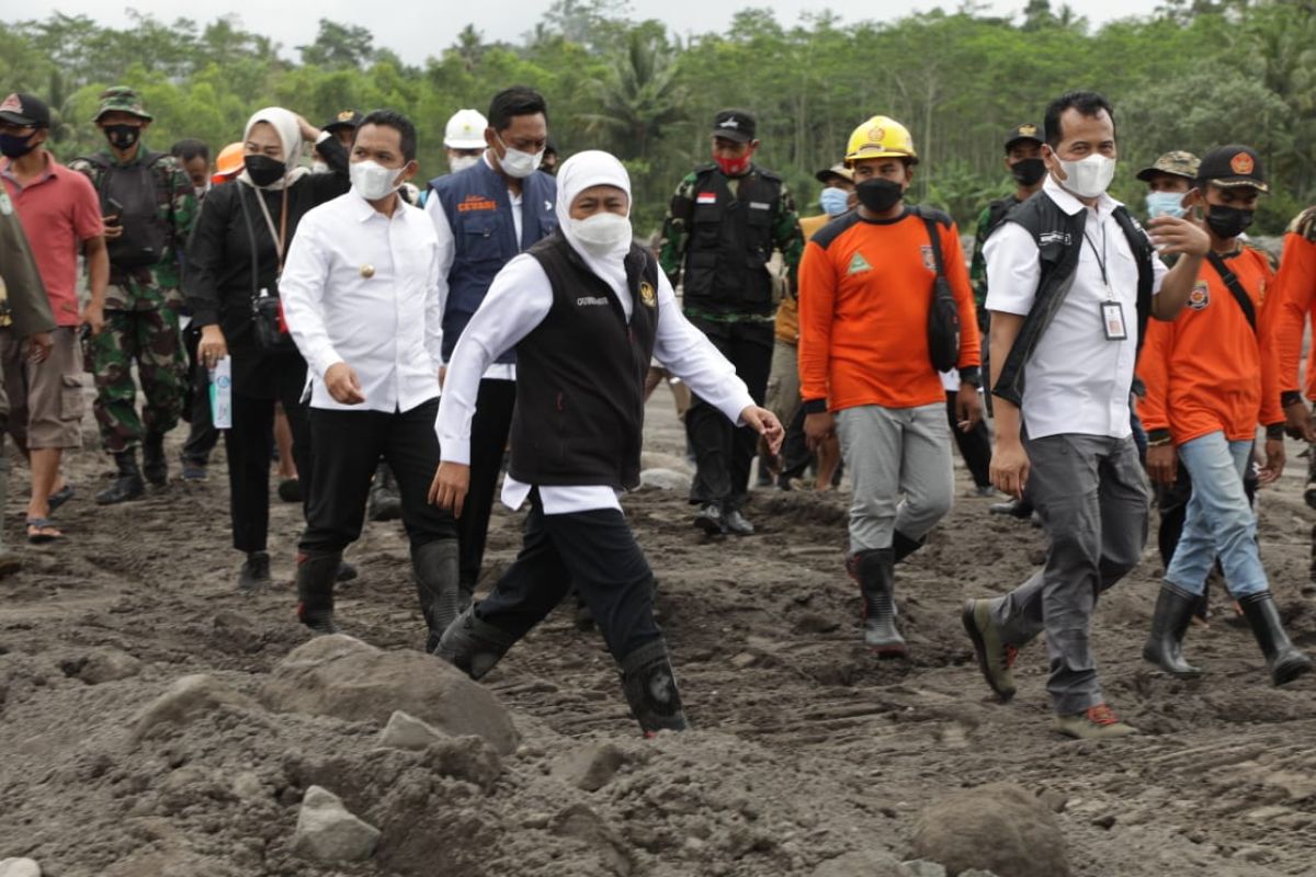 Gubernur Khofifah imbau warga Jatim waspadai fenomena hidrometeorologi