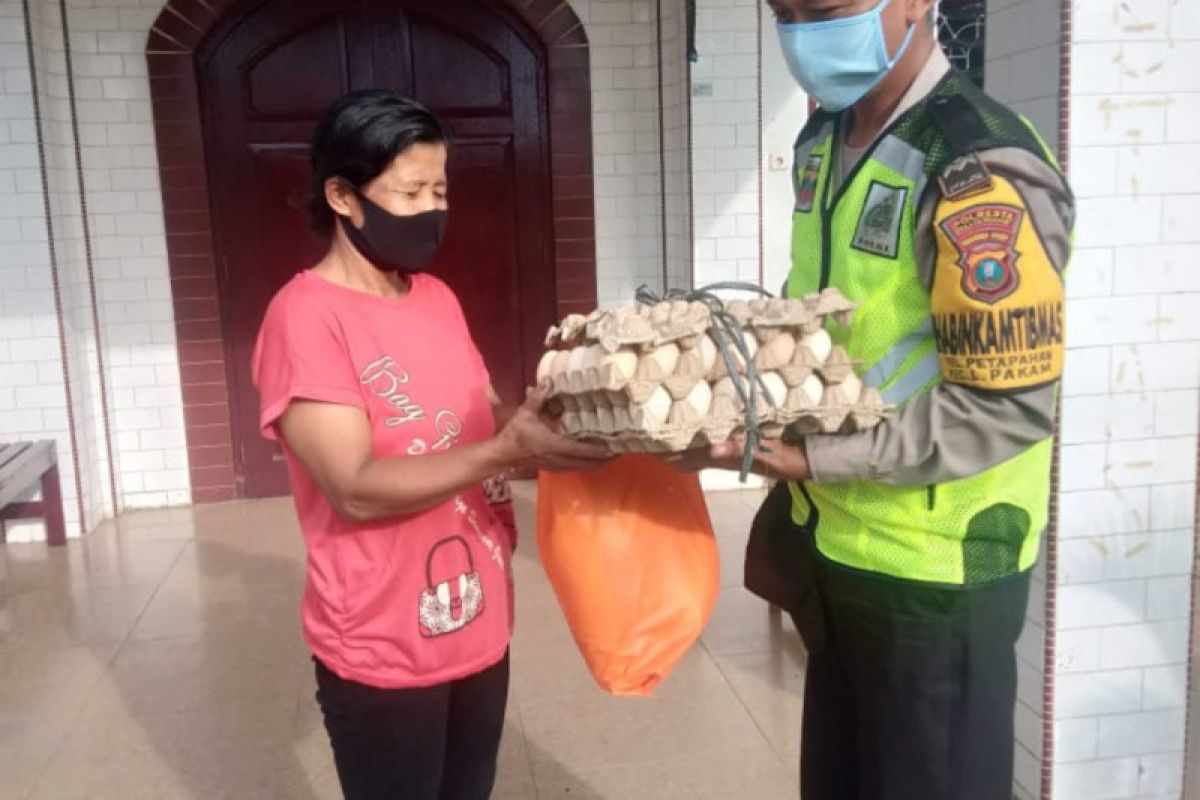 Polsek Lubuk Pakam beri paket bantuan untuk warga terdampak kenaikan BBM di Sumut