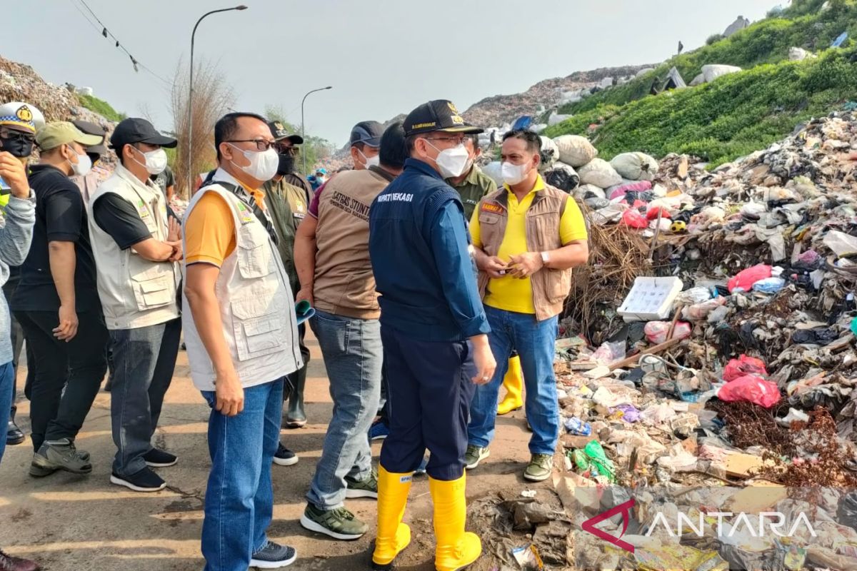 Pemkab Bekasi perpanjang akses jalan truk sampah menuju TPA Burangkeng