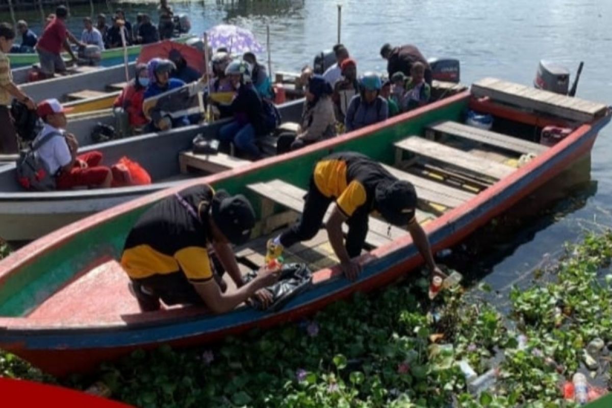 TNI-Polri bersama Pemkab Jayapura kerja bakti jelang Kongres Masyarakat Adat