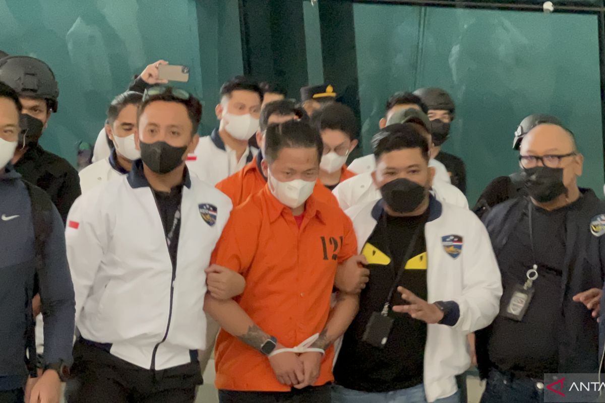 Polri pulangkan dan tangkap  tiga tersangka judi online dari Kamboja