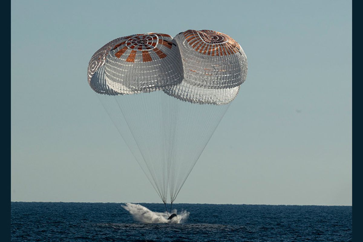 Empat astronaut dari misi SpaceX NASA kembali ke Bumi dengan selamat