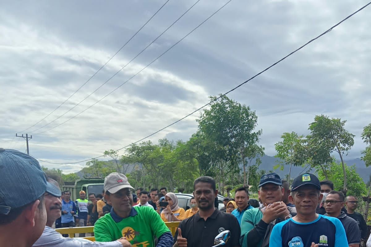 Aksi 1 Jam memungut sampah digagas Pj Bupati Aceh Besar  berlanjut