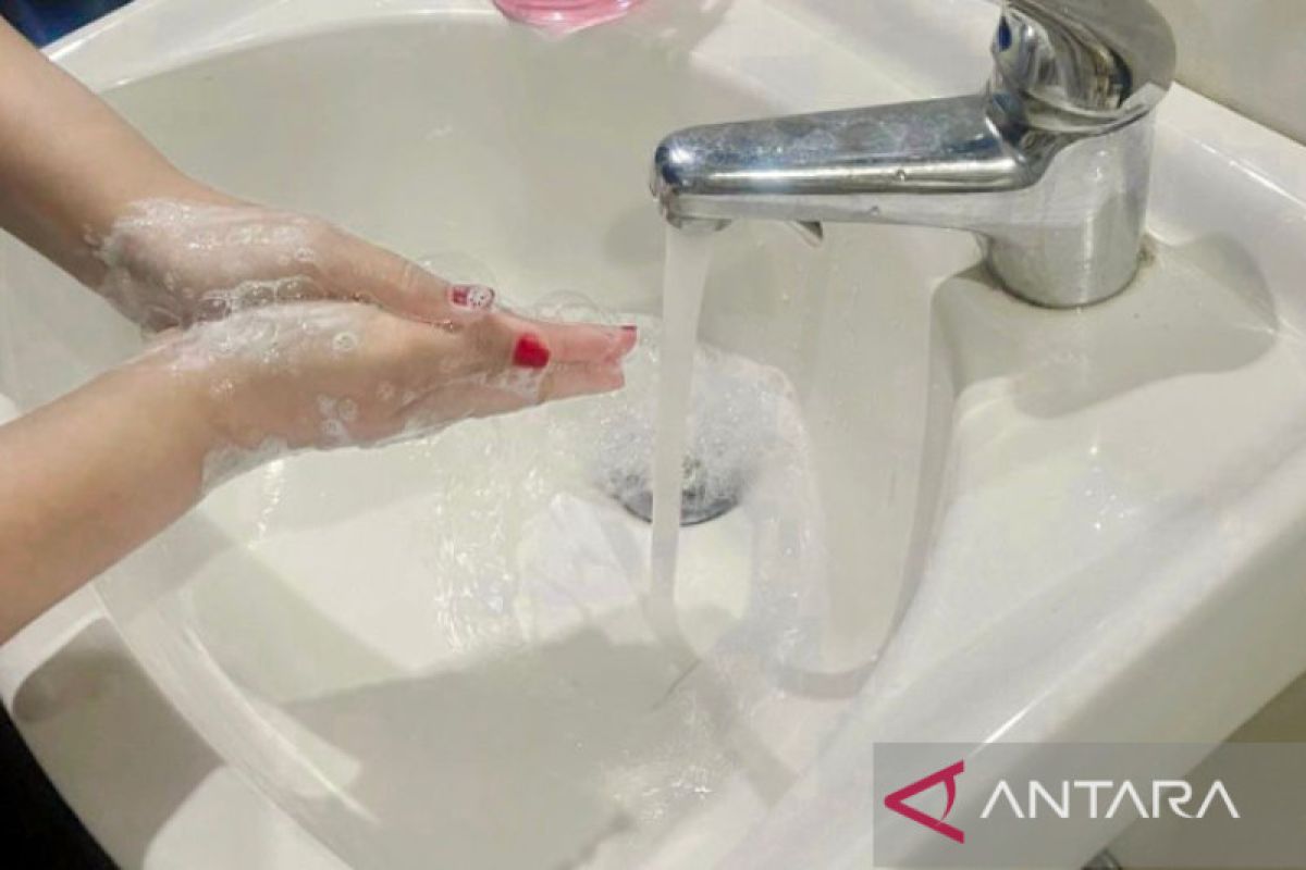 Cuci tangan pakai sabun efektif cegah penyakit menular