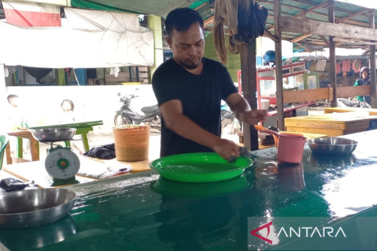 Persediaan ikan di Natuna berkurang selama gelombang tinggi