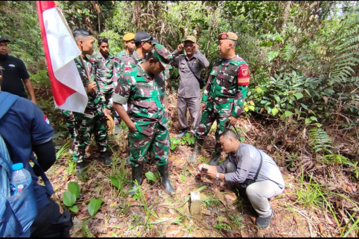 TNI - BNPP gelar patroli patok batas RI-Malaysia
