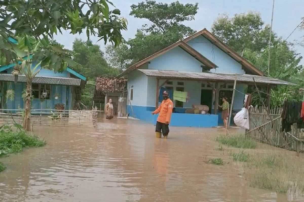 Banjir di Desa Karangligar Karawang mulai surut