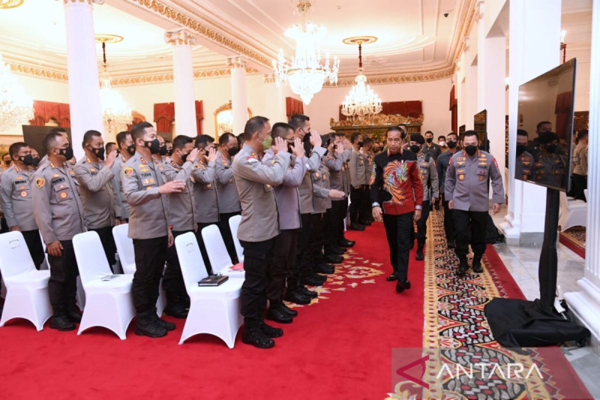 Presiden Jokowi singgung pungli hingga tindakan represif oknum anggota Polri