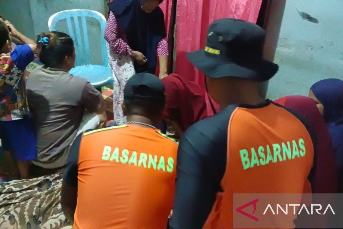 Tim SAR evakuasi jasad seorang anak yang terseret arus dam di Palembang