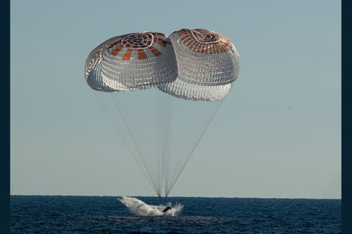Empat astronaut dari misi SpaceX NASA telah kembali ke Bumi dengan selamat