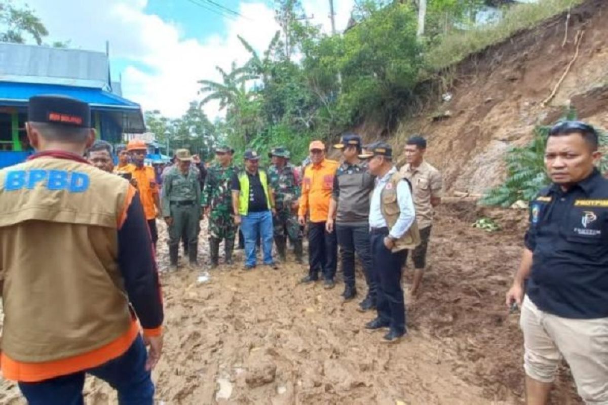Dua orang korban longsor di Kabupaten Jeneponto ditemukan meninggal dunia