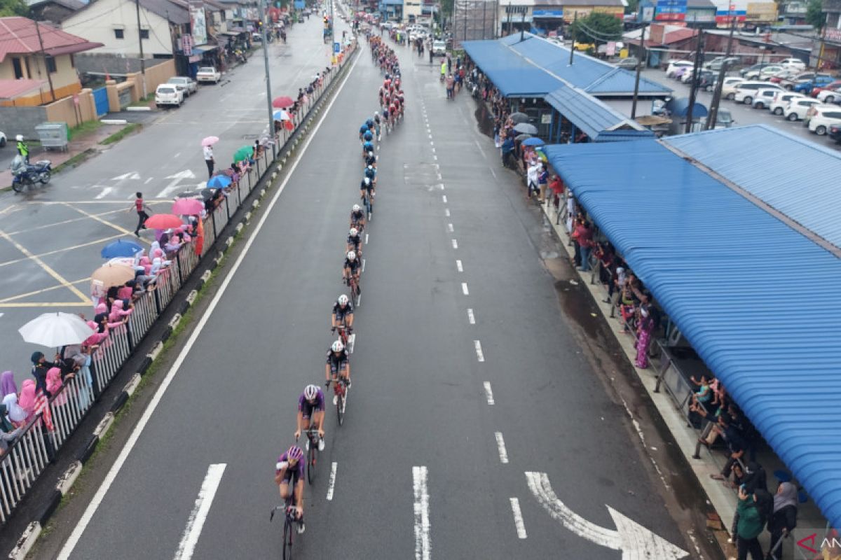 Pebalap sepeda Erlend Blikra rajai trek datar etape 6