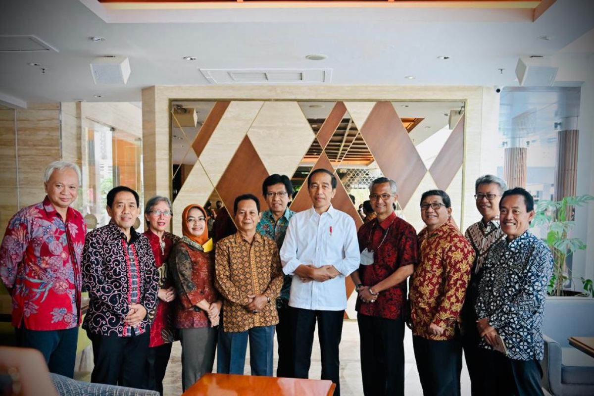 Presiden Jokowi temui teman semasa kuliah di Yogyakarta