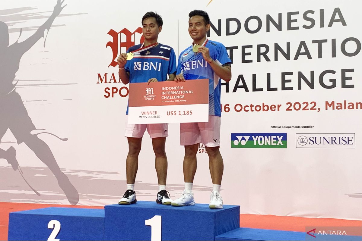 Pramudya/Rahmat juara ganda putra IIC 2022 seusai libas wakil  Jepang