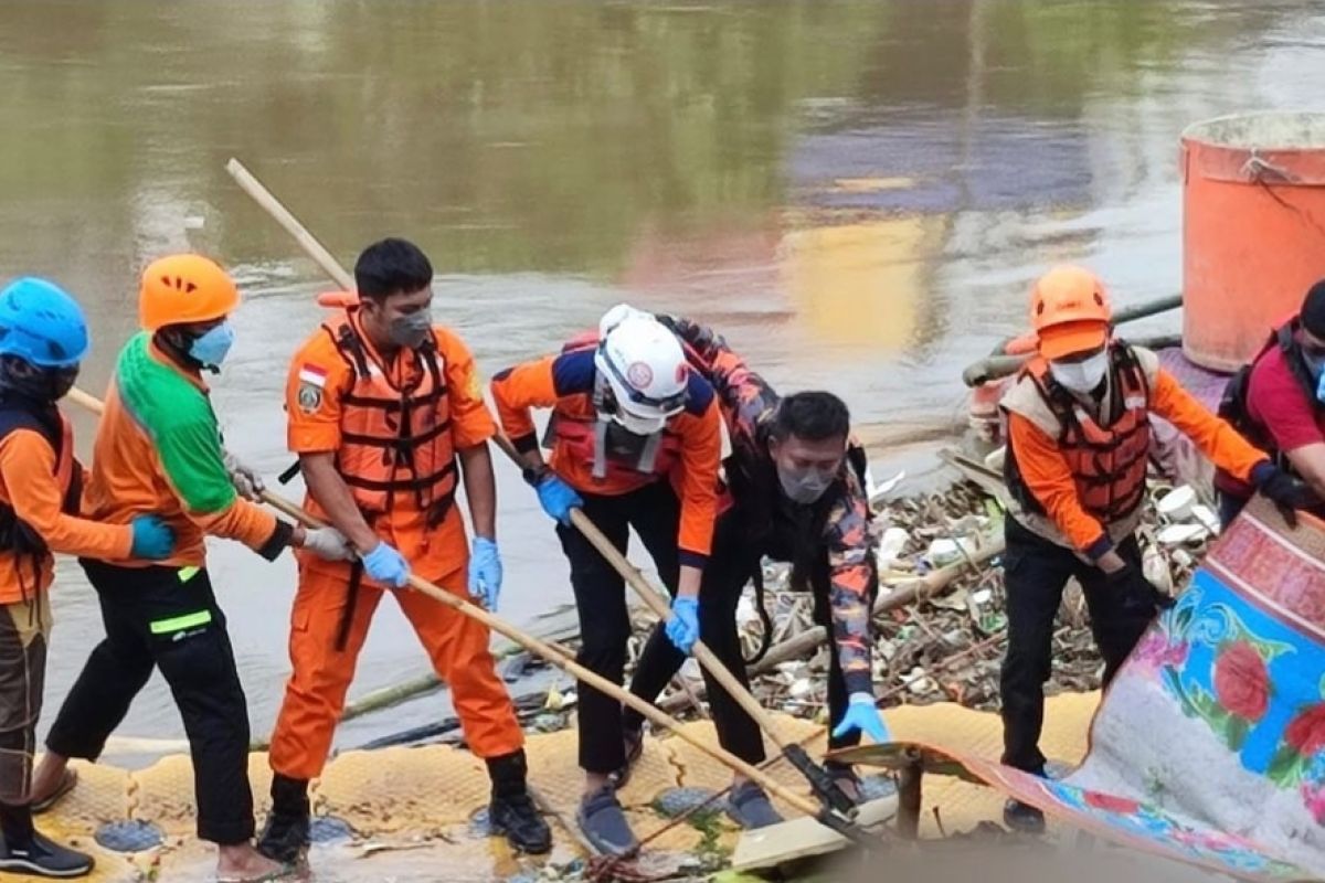 Jasad mahasiswi IPB Adzra Nabila ditemukan di Kali Banjir Kanal Barat Tambora