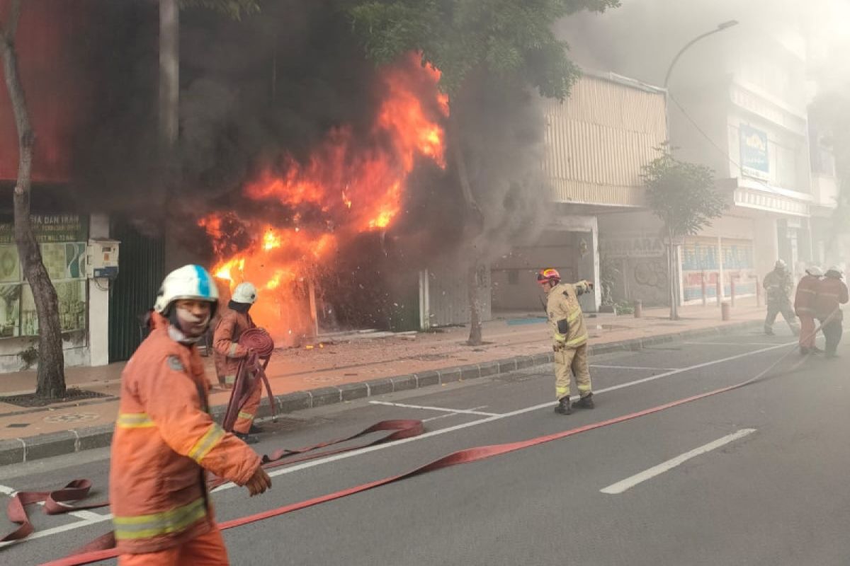 Ruko di Jalan Gemblongan Surabaya terbakar