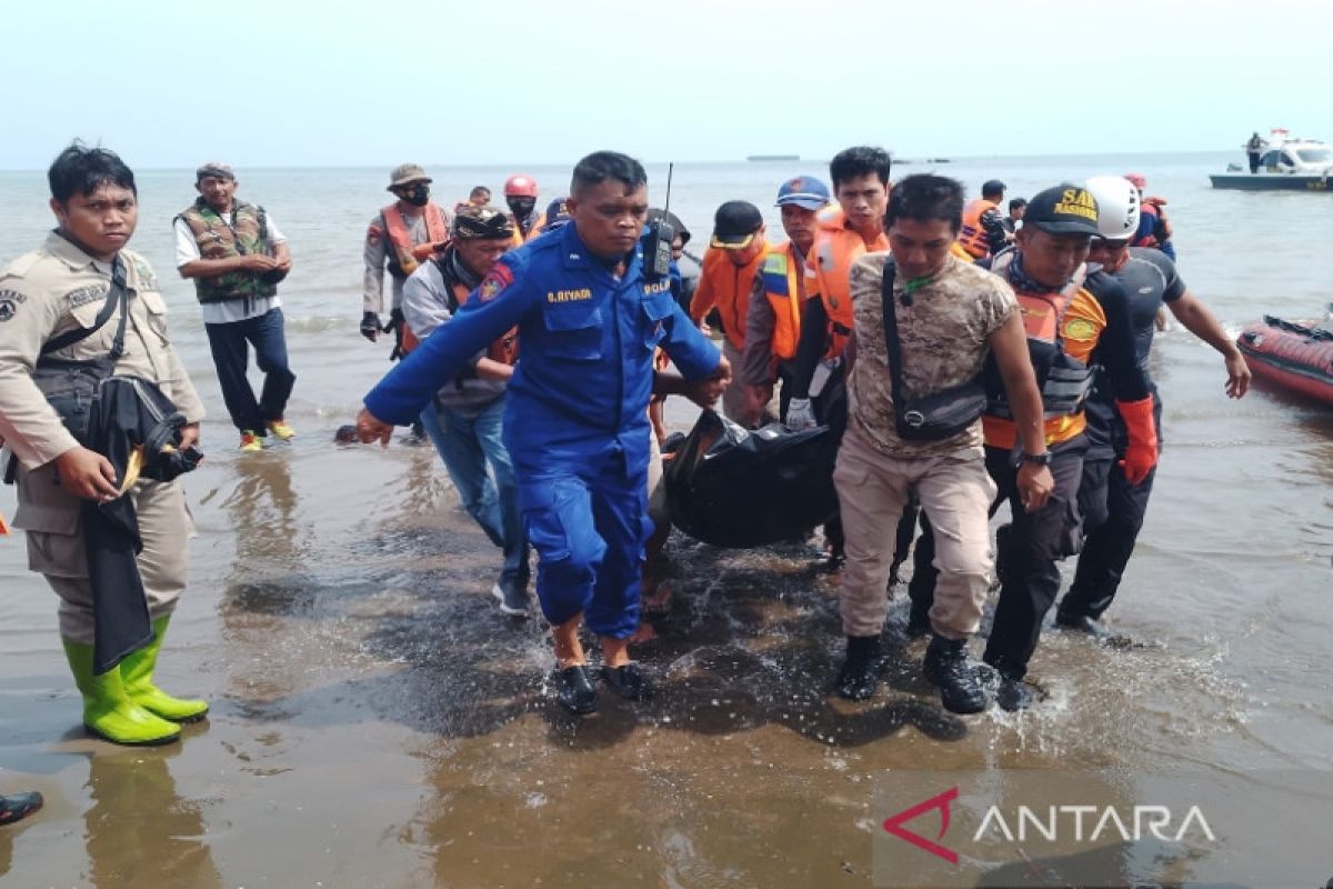 Kapal sopek tenggelam di Batang, satu orang tewas