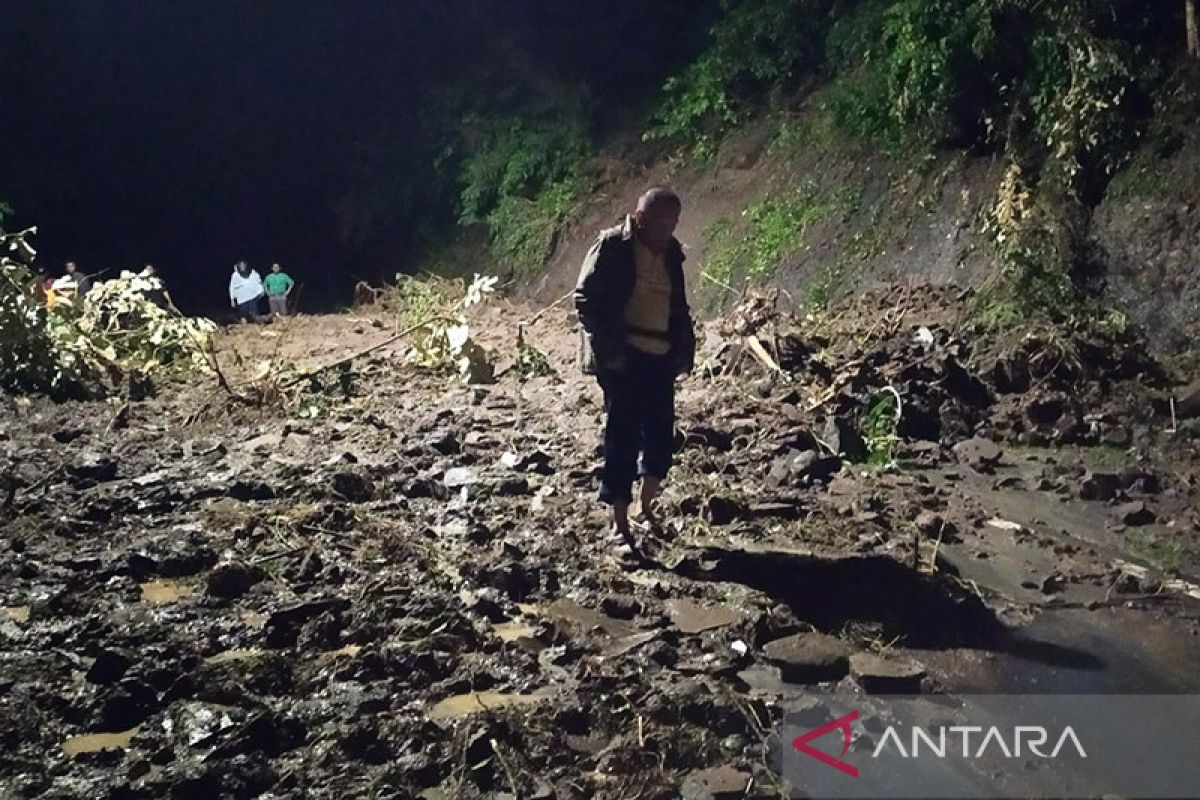 Kemarin, data anak dalam tragedi Kanjuruhan hingga banjir dan longsor