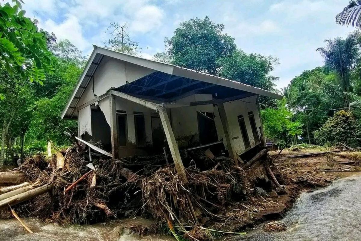 Banjir bandang di Lombok Utara diawali suara gemuruh dari gunung