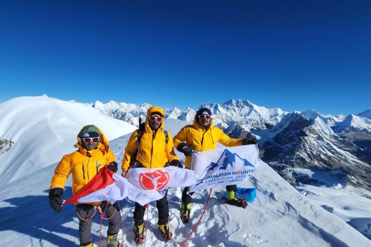 Tim Ekspedisi PPA tuntaskan misi dua puncak Pegunungan Himalaya Nepal
