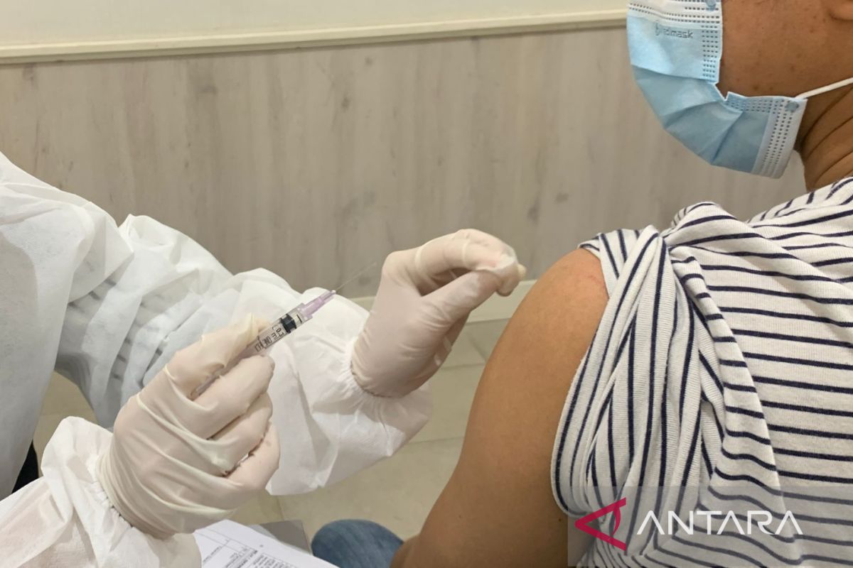 Penerima vaksin COVID-19 dosis penguat capai 64,33 juta orang