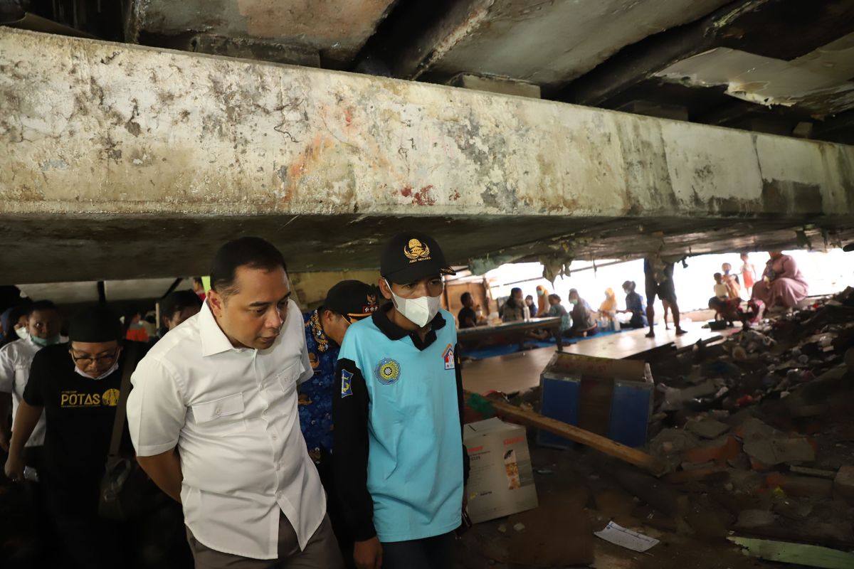 Penghuni Kampung 1001 Malam Surabaya direlokasi
