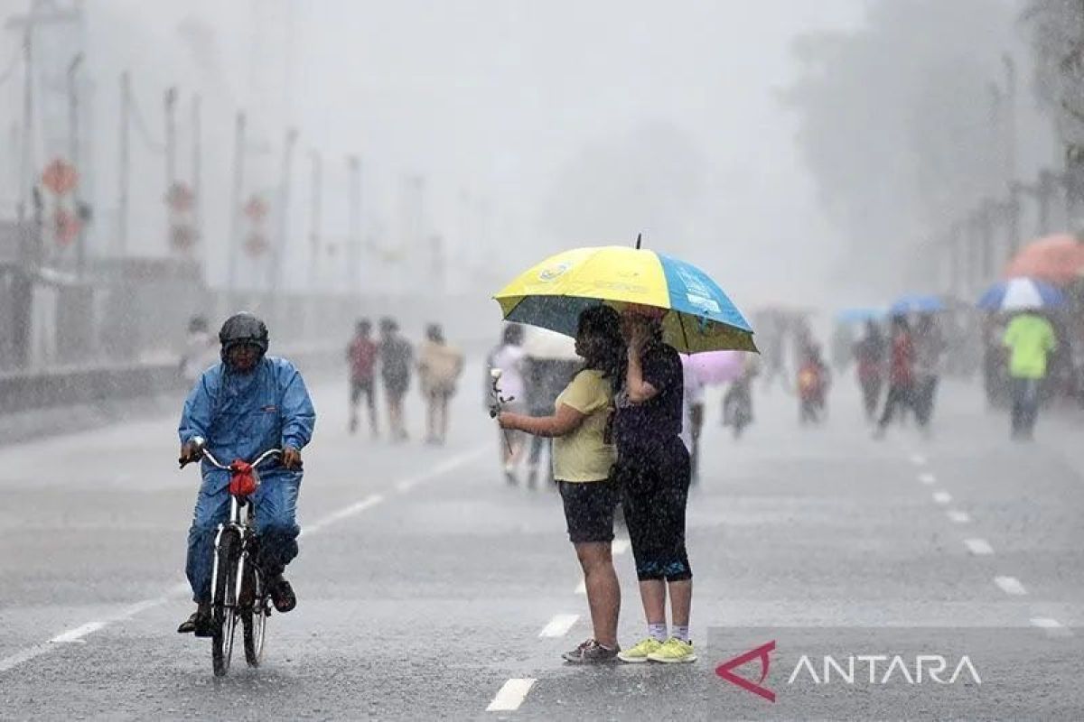 Sebagian besar Jakarta diguyur hujan pada Rabu siang