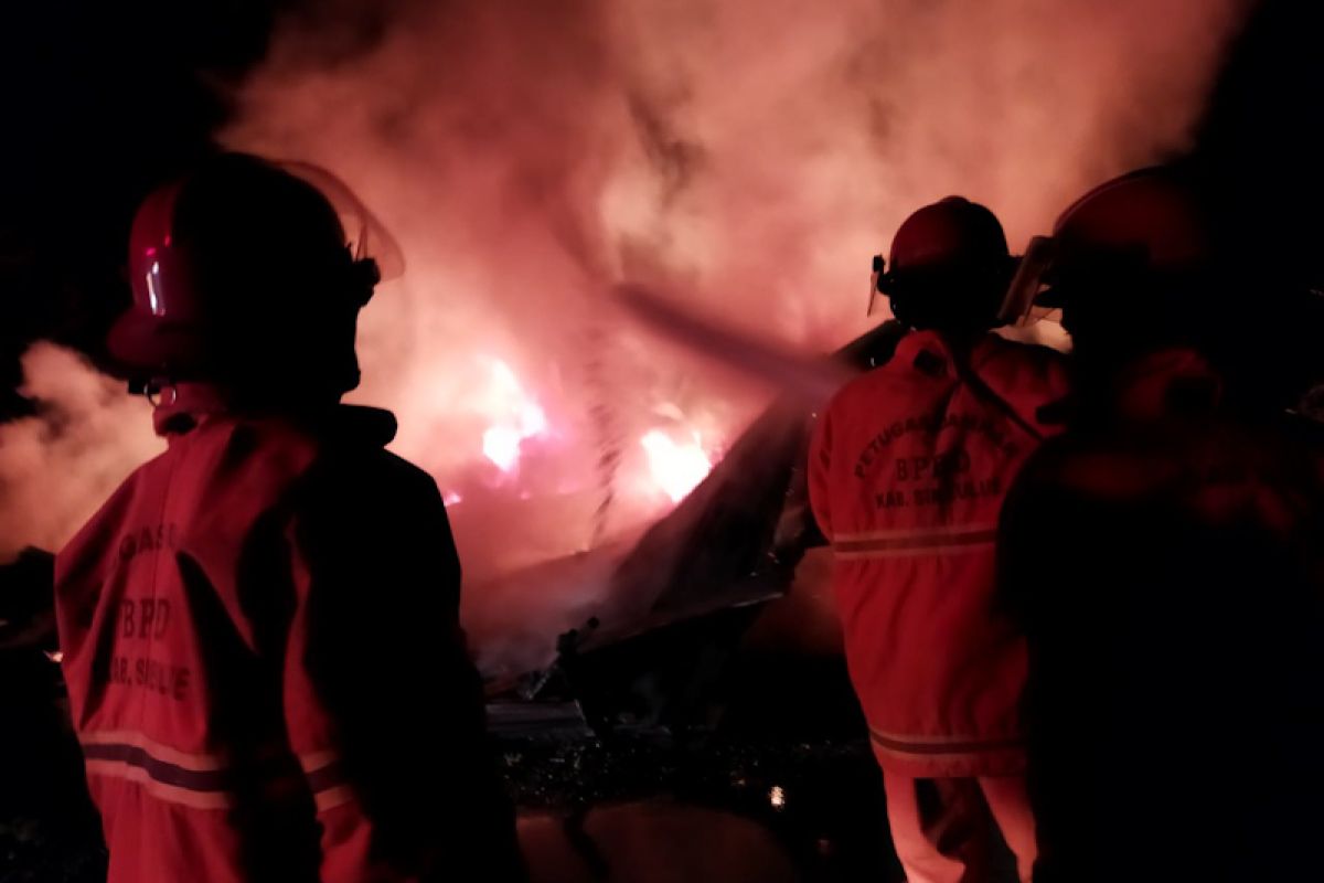 Bengkel di Simeulue hangus terbakar