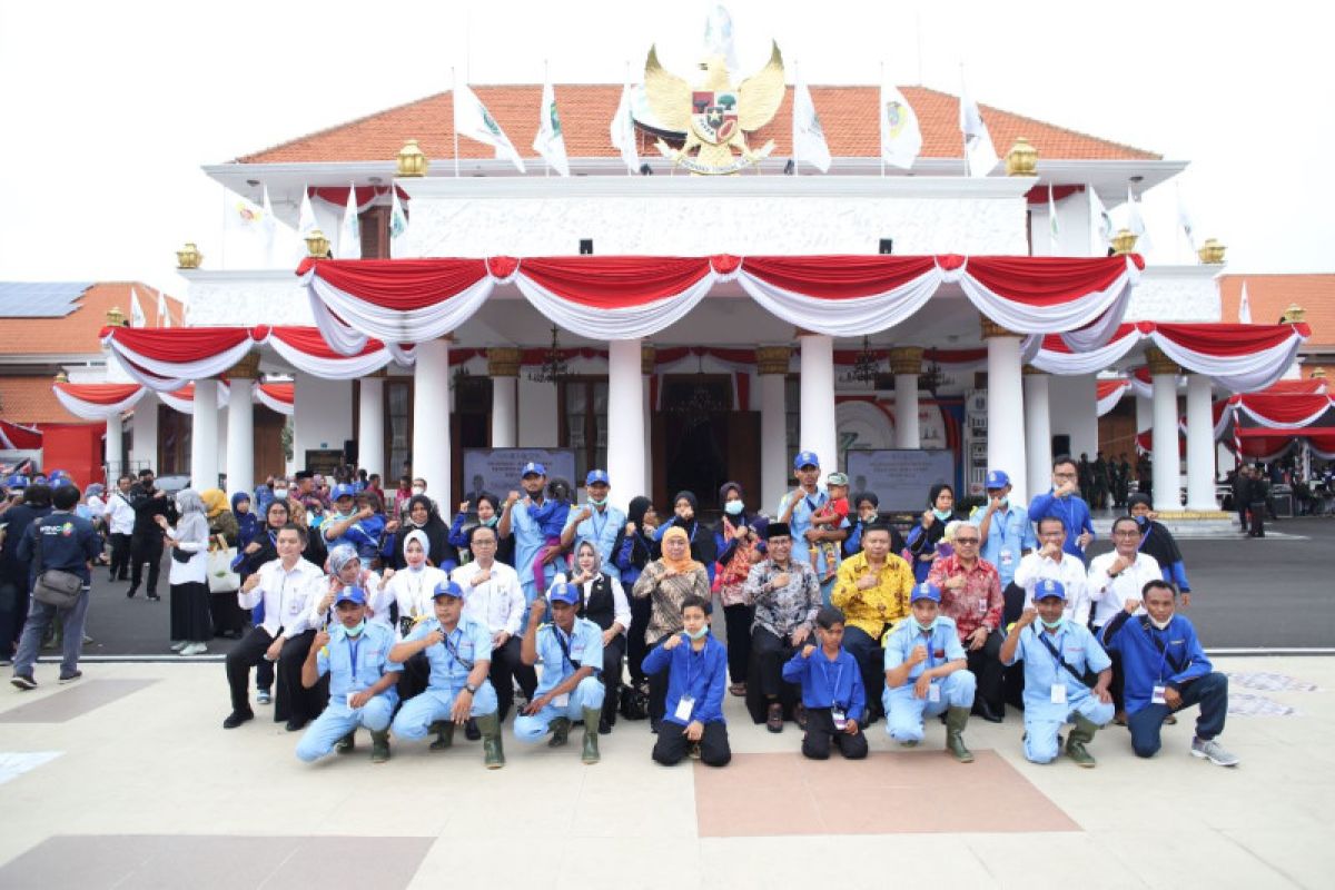 Mendes PDTT memberangkatkan transmigran asal Jatim ke Sulawesi