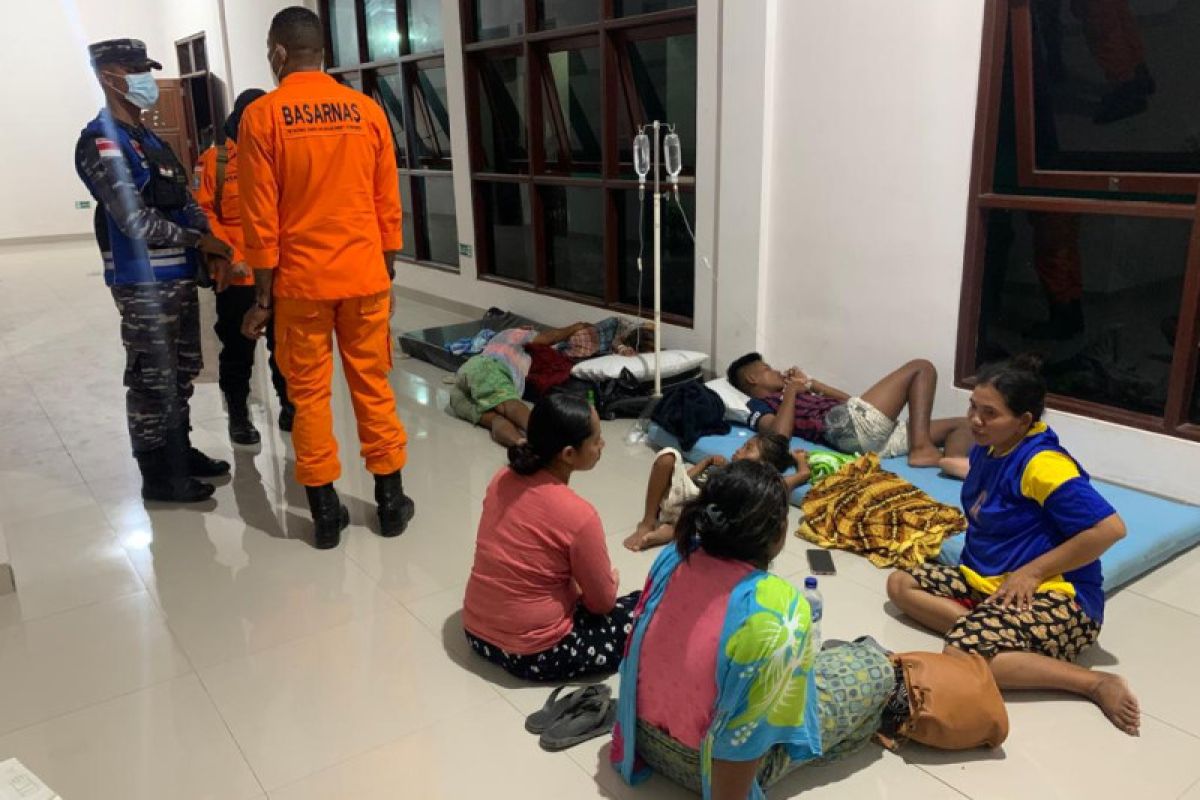 Evakuasi korban kapal terbalik di Rote Ndao-NTT dibantu wisatawan
