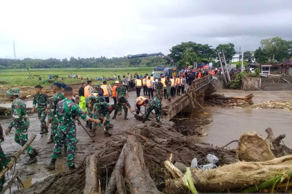 Jalan raya Denpasar-Gilimanuk dibuka pascabanjir bandang