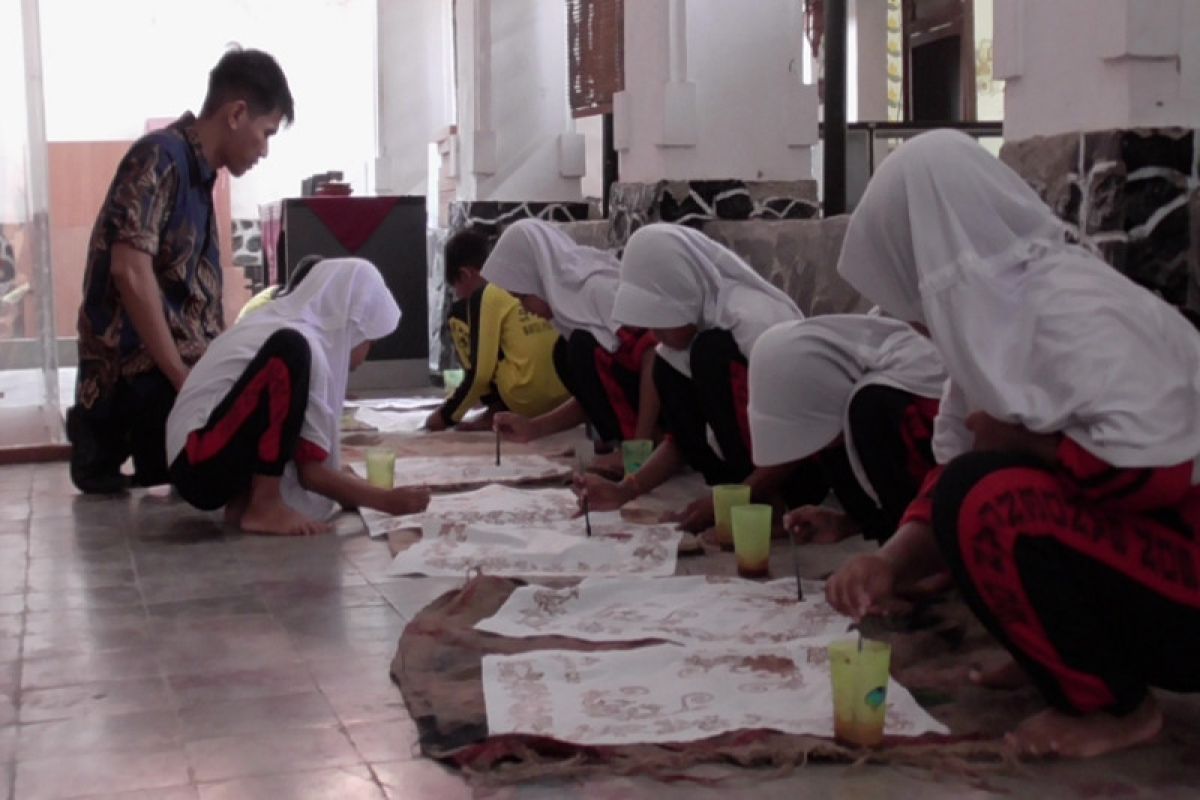 Pemkot Pekalongan latih membatik pada 1.500 pelajar