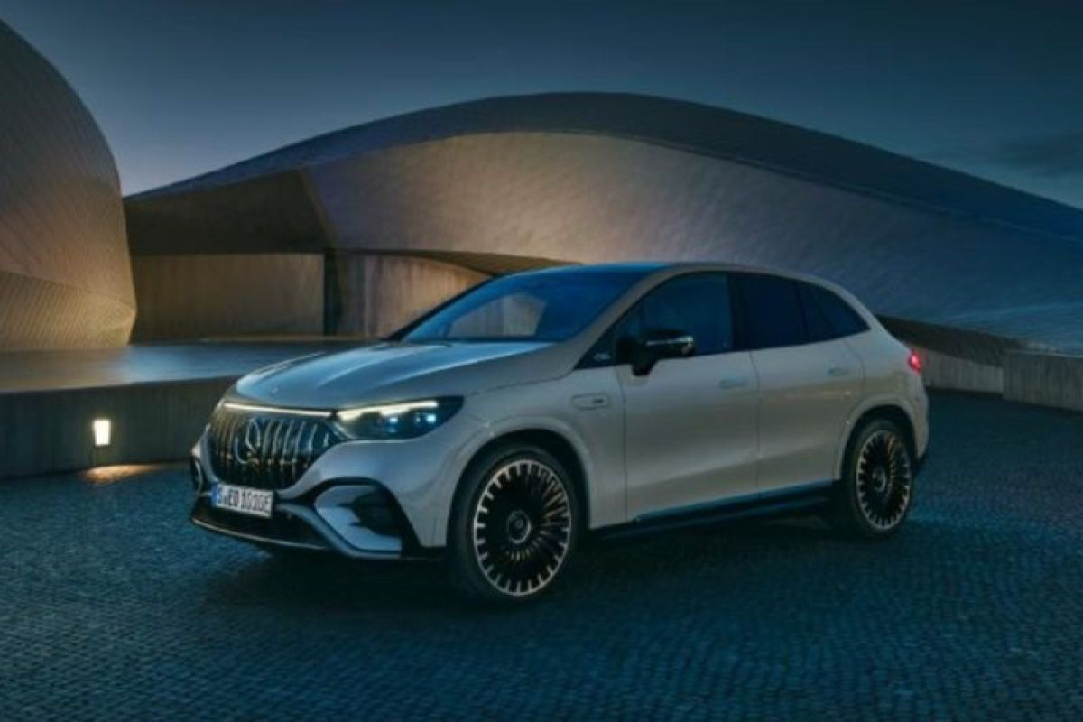 Pabrikan mobil Mercedes-AMG hadirkan SUV listrik pertamanya AMG EQE 2024