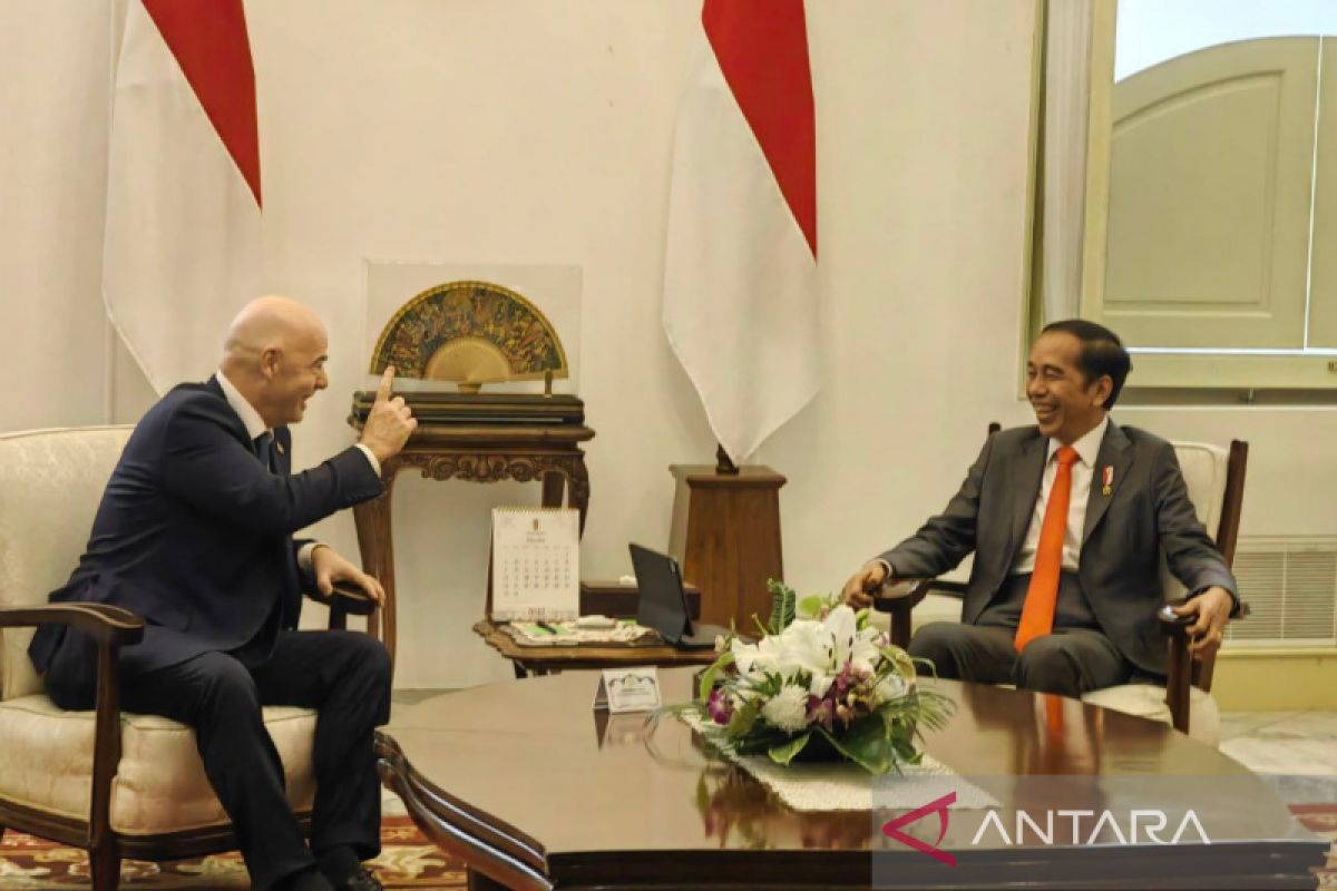 Presiden Joko Widodo ungkap alasan PSSI absen sambut Presiden FIFA di Istana