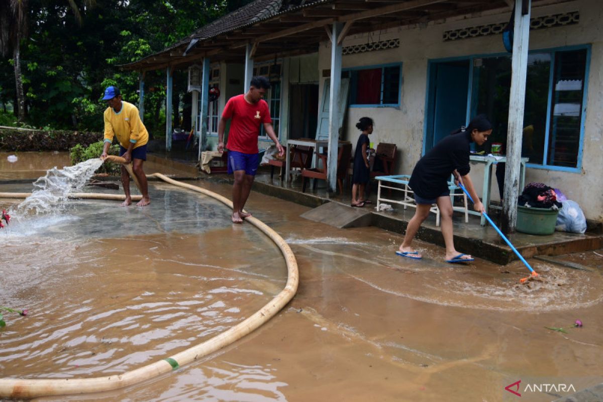 BMKG: Waspadai bencana hidrometeorologi akibat curah hujan tinggi