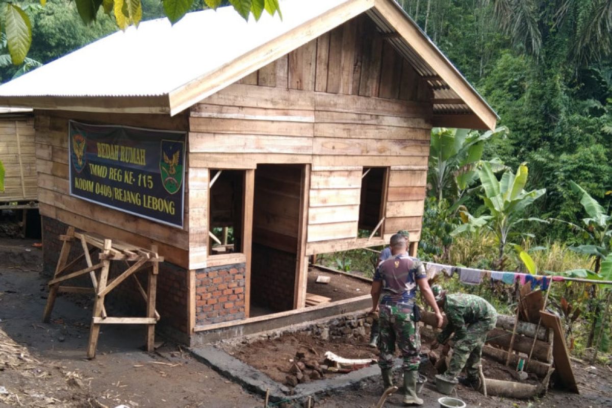 TMMD Kodim Rejang Lebong bangun rumah warga miskin