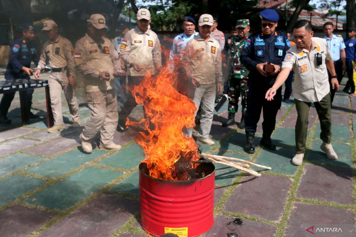Kemenkumham Gorontalo musnahkan ratusan barang sitaan di sejumlah lapas
