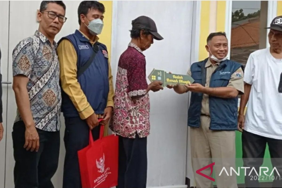 Pemkot Jaktim perbaiki rumah warga tak mampu di Matraman