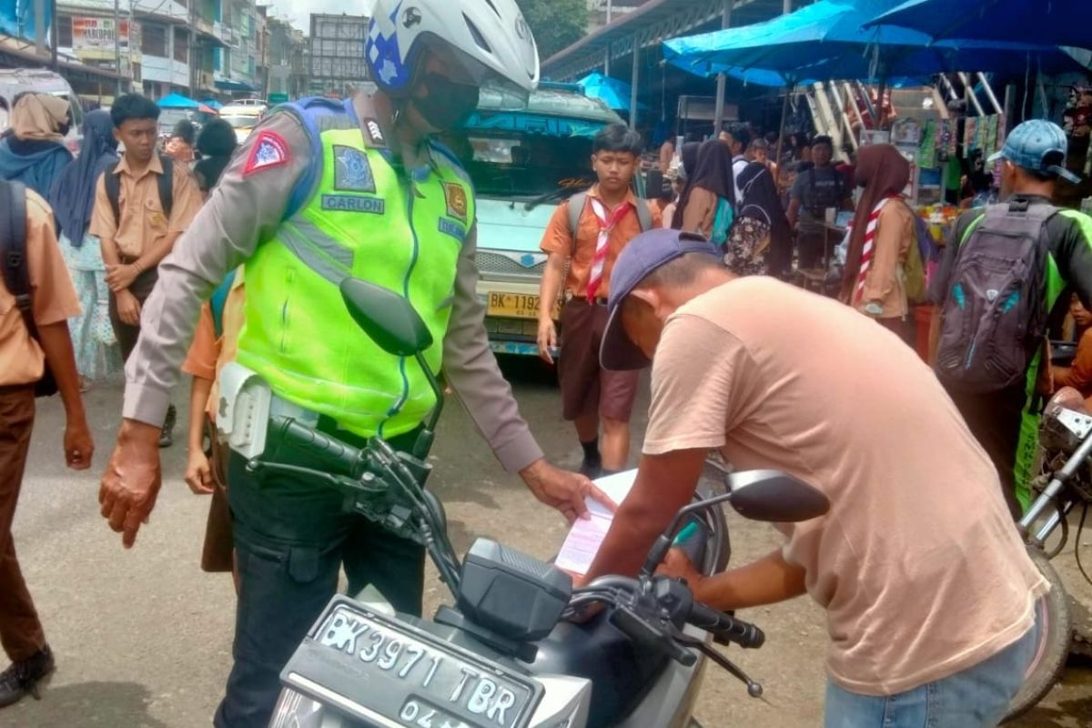 Polres Pematang Siantar beri 560 tilang  teguran selama Operasi Zebra