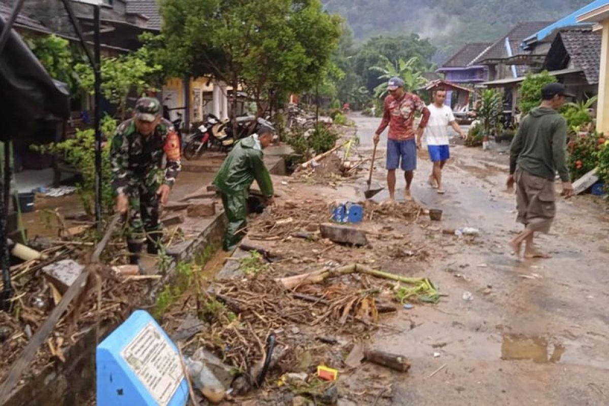 1.939 keluarga terdampak bencana banjir dan longsor di Kabupaten Malang